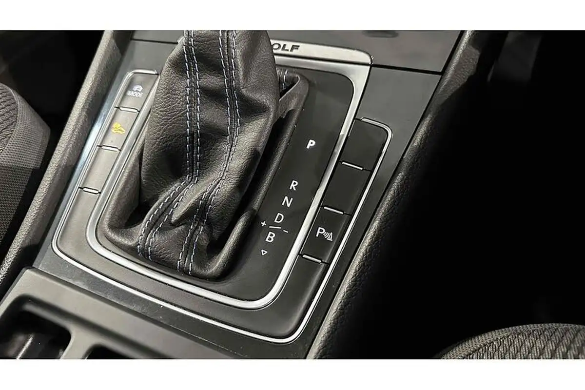 2019-volkswagen-golf-e-e-golf-big-40
