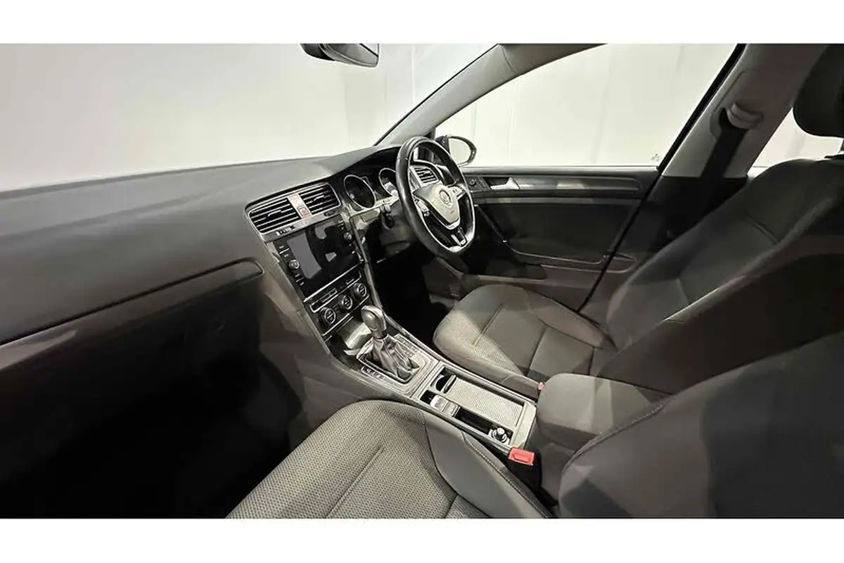 2019-volkswagen-golf-e-e-golf-big-18