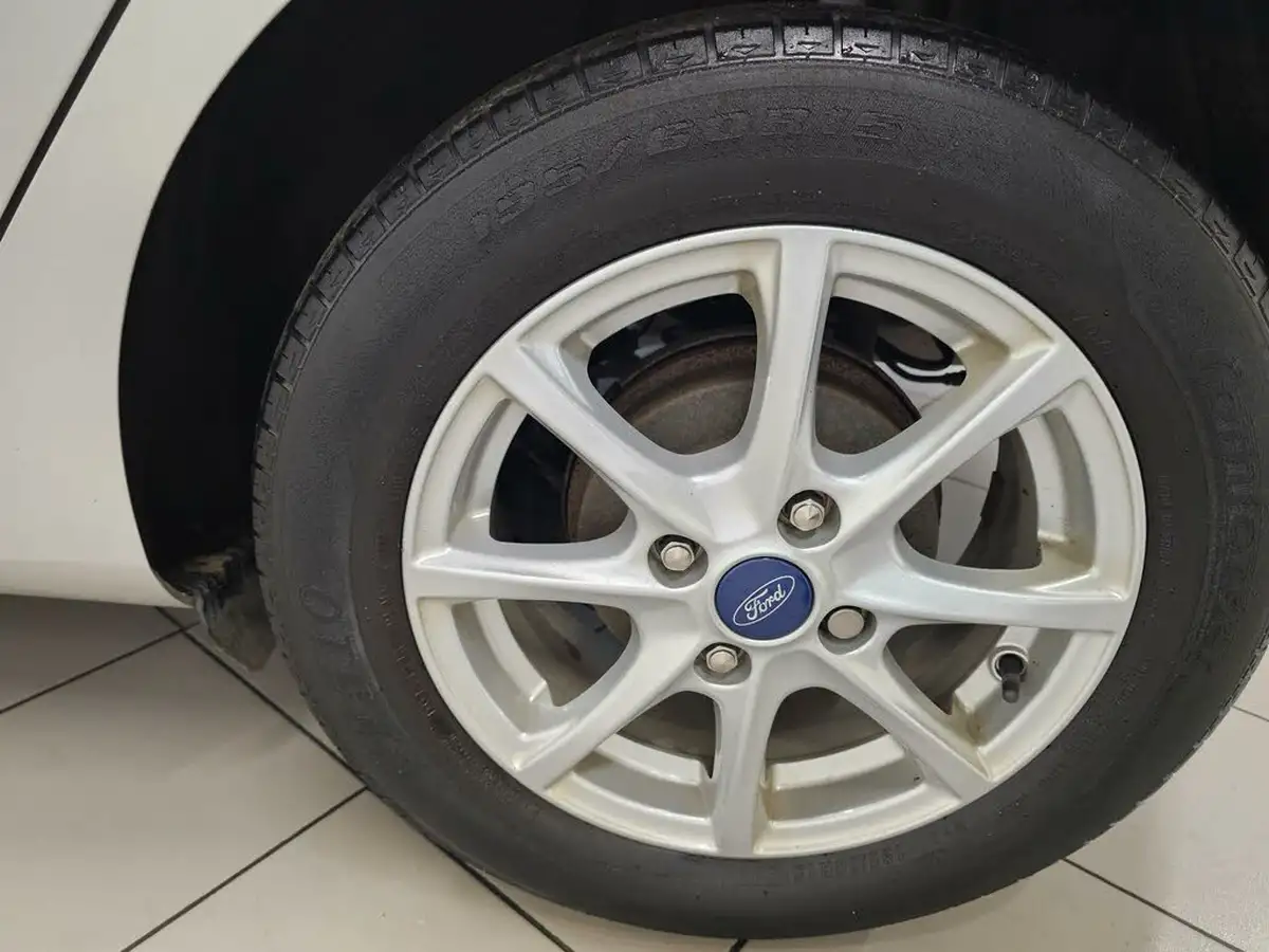 2018-ford-fiesta-11-ti-vct-zetec-5d-big-26
