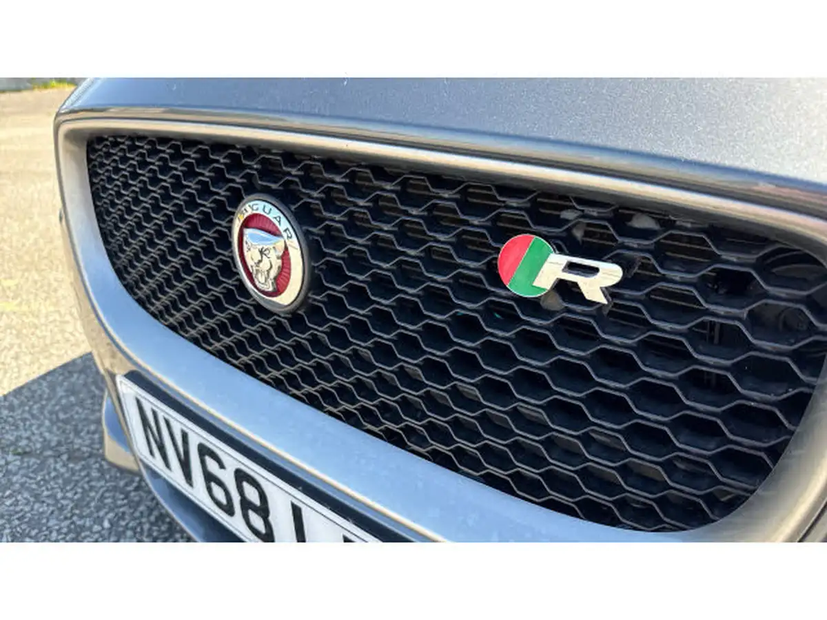 2019-jaguar-xe-20d-r-sport-180ps-auto-big-37