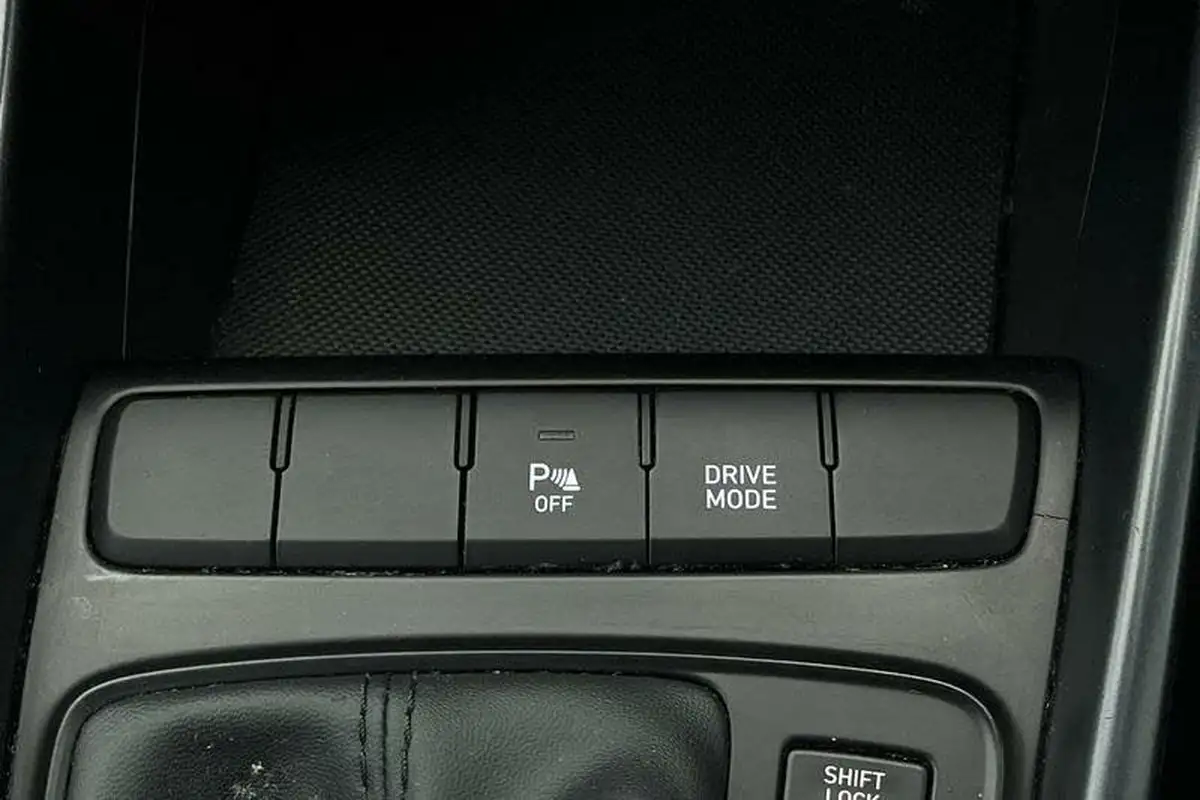 2022-hyundai-bayon-10-t-gdi-se-connect-dct-big-27