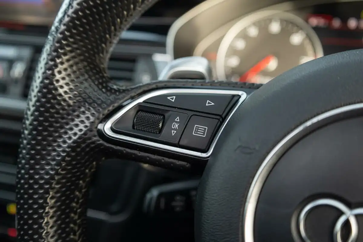 2016-audi-rs6-avant-40-quattro-performance-big-26