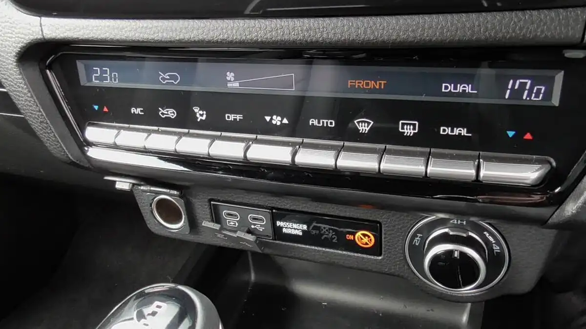2024-isuzu-d-max-19td-v-cross-auto-big-7