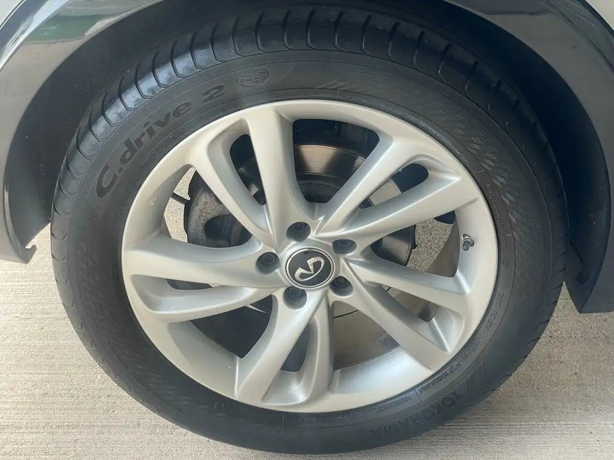 2016-infiniti-q30-22d-premium-big-34