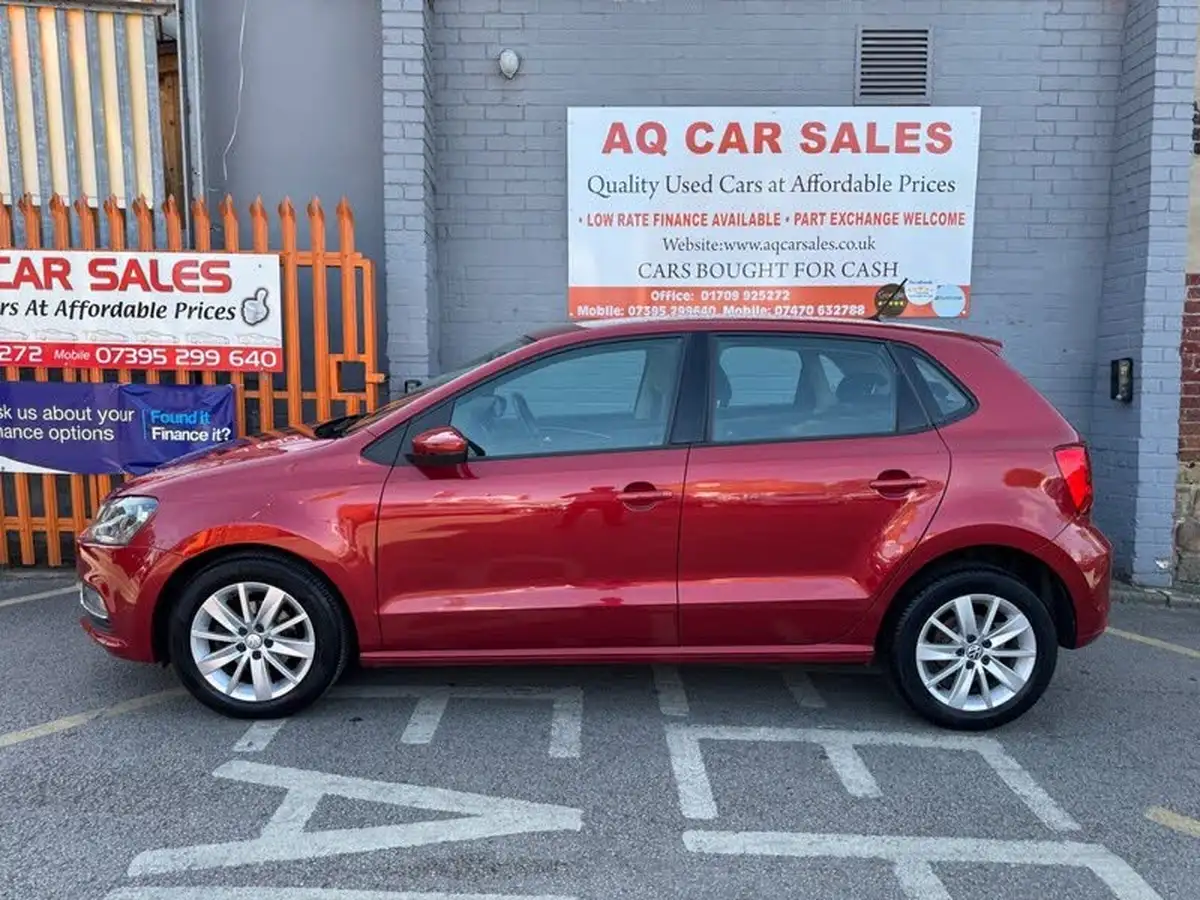 2015-volkswagen-polo-10-se-75ps-5d-big-3