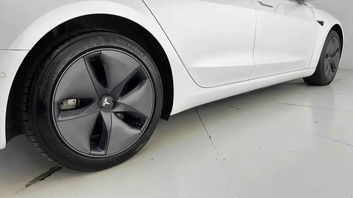 2020-tesla-model-3-e-long-range-big-29
