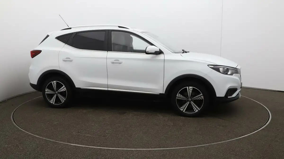 2021-mg-zs-suv-e-exclusive-ev-big-40