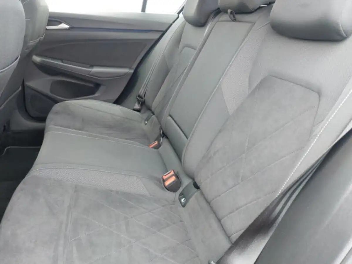 2024-volkswagen-golf-15-tsi-style-150ps-hatchback-big-5