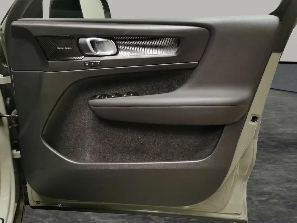 2022-volvo-c40-e-twin-recharge-pro-big-30