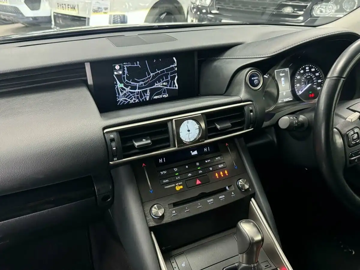 2019-lexus-is-300h-25-is-big-45
