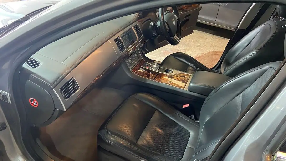 2010-jaguar-xf-30td-premium-luxury-big-6