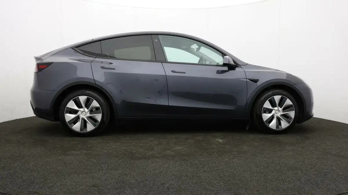 2022-tesla-model-y-e-rwd-big-32