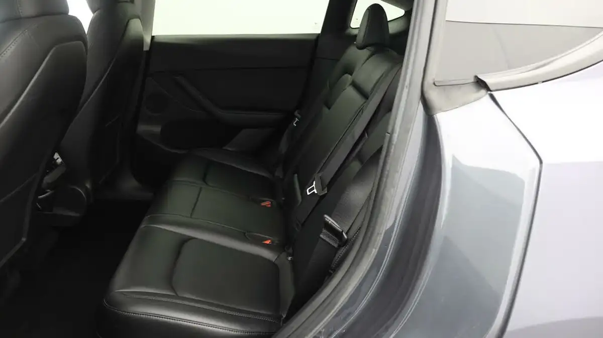 2022-tesla-model-y-e-rwd-big-15