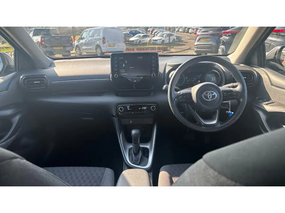 2021-toyota-yaris-15-vvt-i-design-big-4