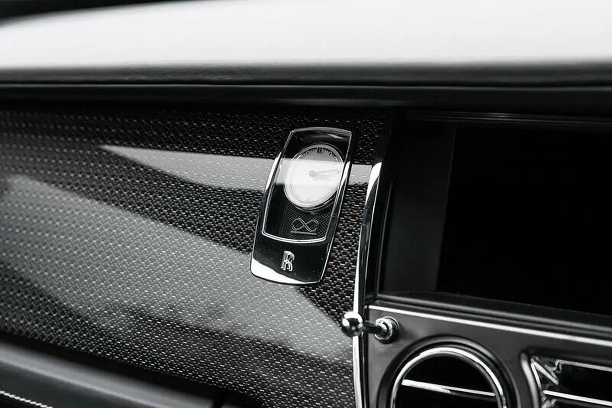 2021-rolls-royce-wraith-66-black-badge-big-10
