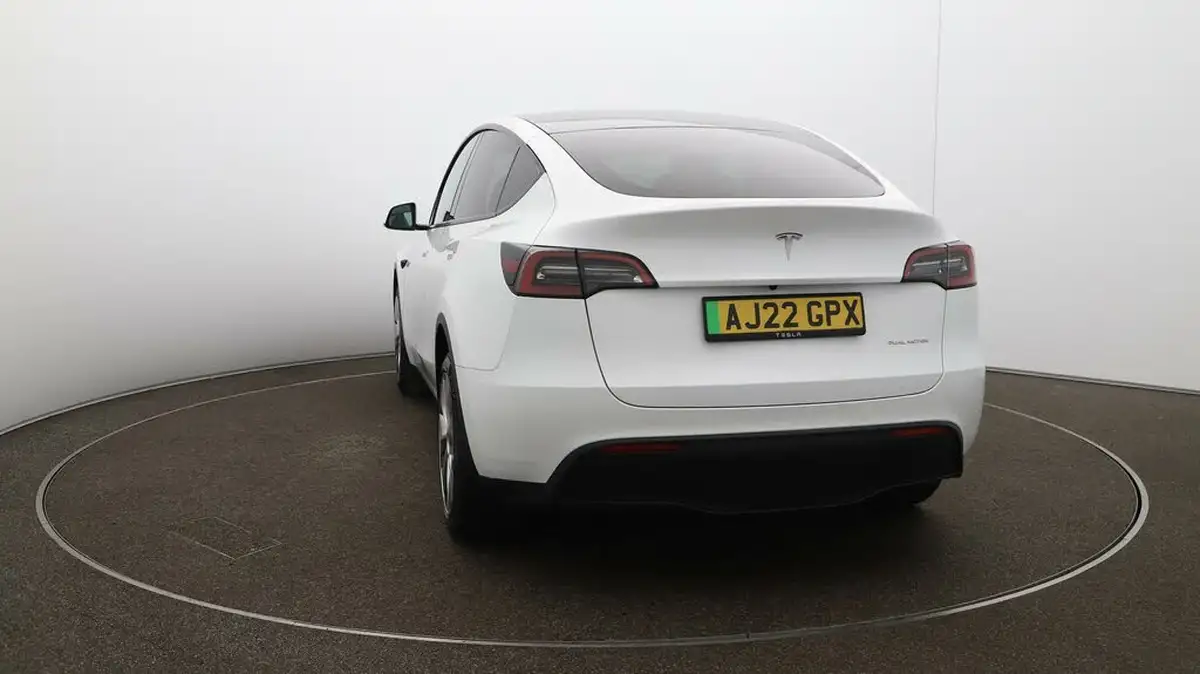 2022-tesla-model-y-e-long-range-big-53