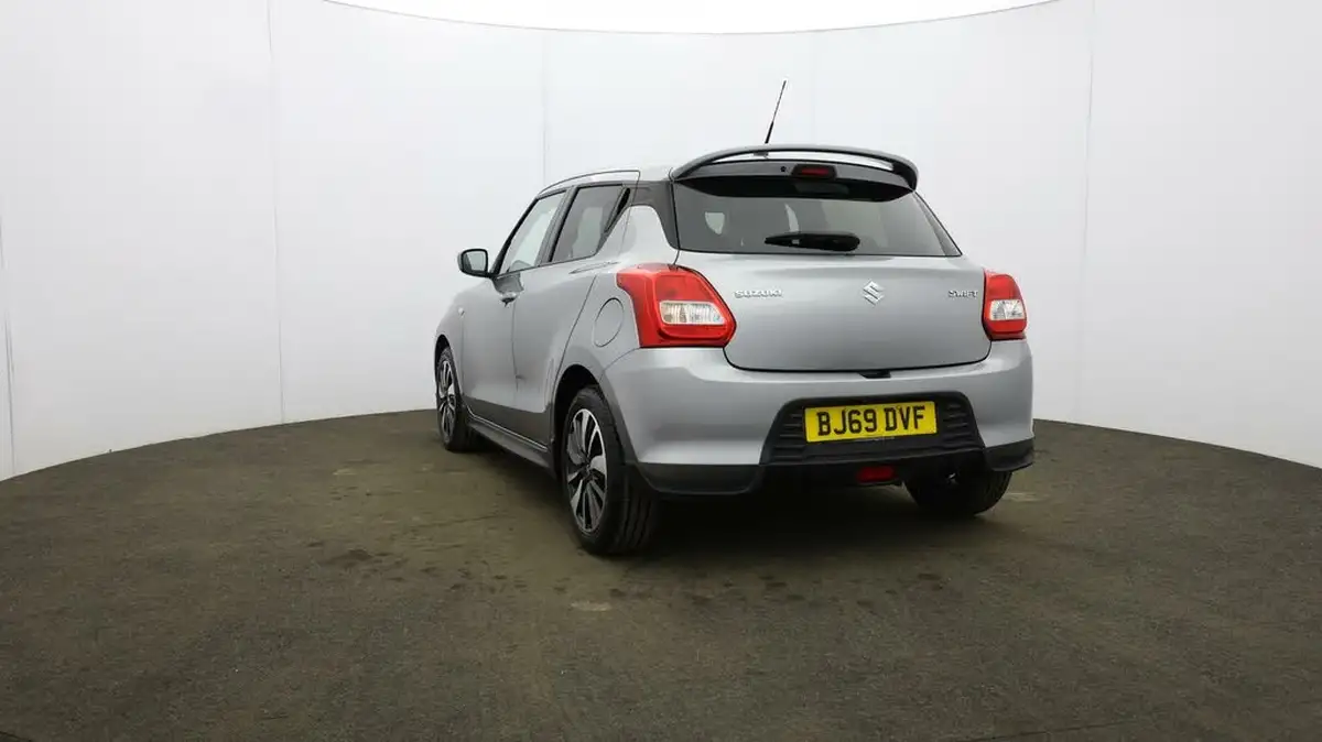 2019-suzuki-swift-12-dualjet-attitude-big-25