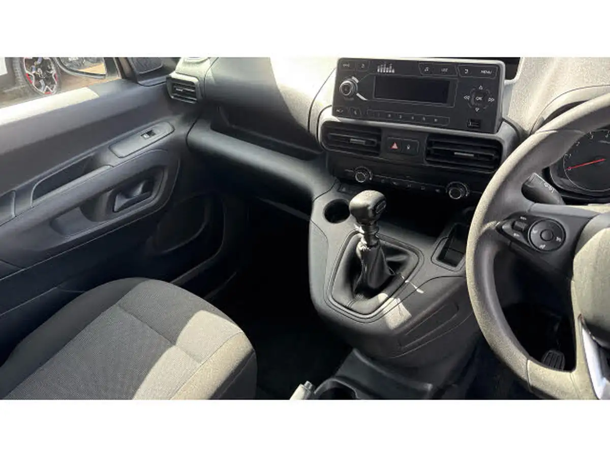 2021-vauxhall-combo-15cdti-dynamic-2300-100pseu6dt-l1h1-panel-big-13