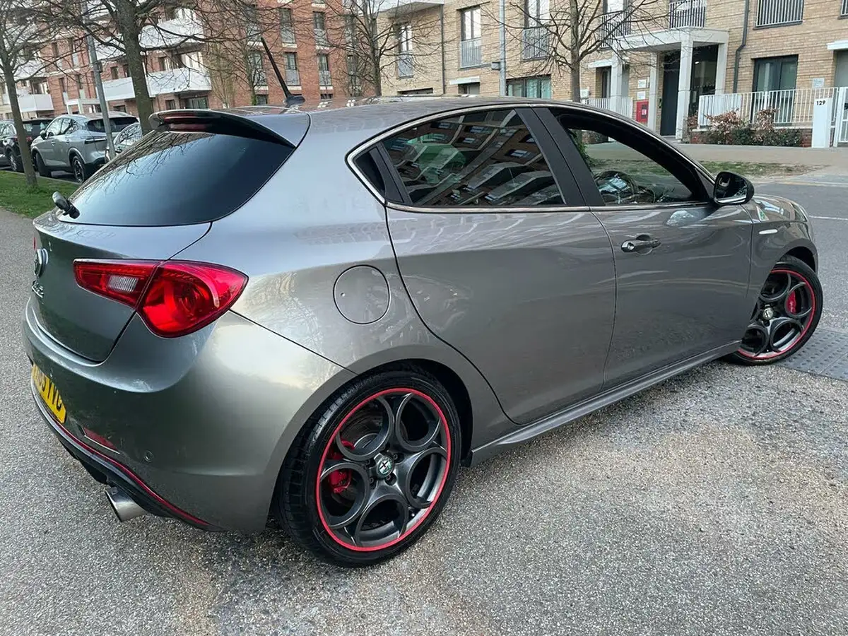 2016-alfa-romeo-giulietta-17-quadrifoglio-verde-big-29