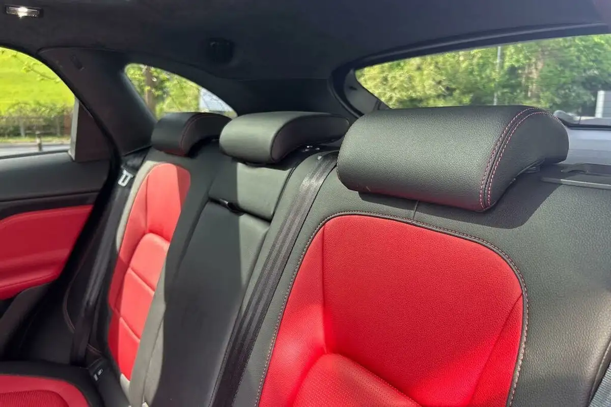 2019-jaguar-f-pace-20-i4d-chequered-flag-240ps-big-24