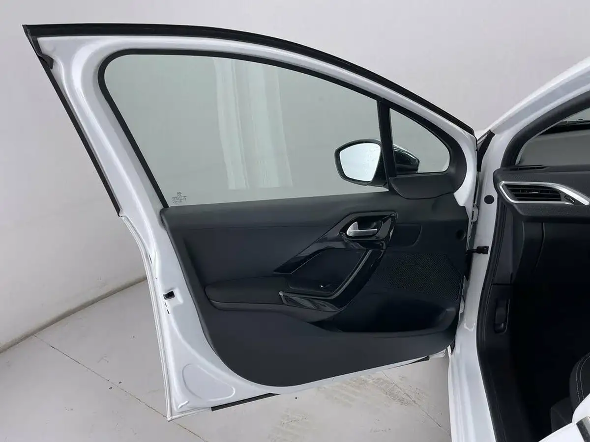 2017-peugeot-208-16bluehdi-allure-100bhp-5d-big-26