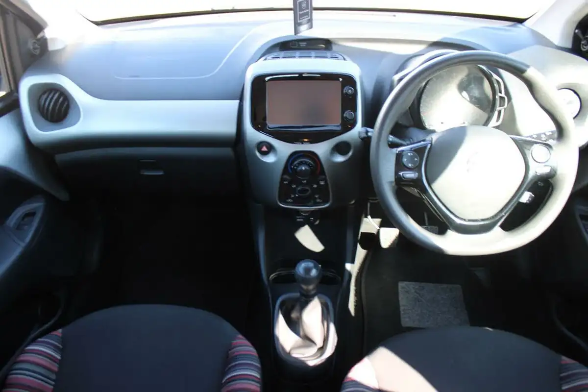 2016-citroen-c1-12-puretech-feel-81ps-5d-big-10