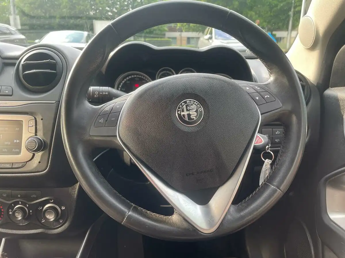 2018-alfa-romeo-mito-14-big-32