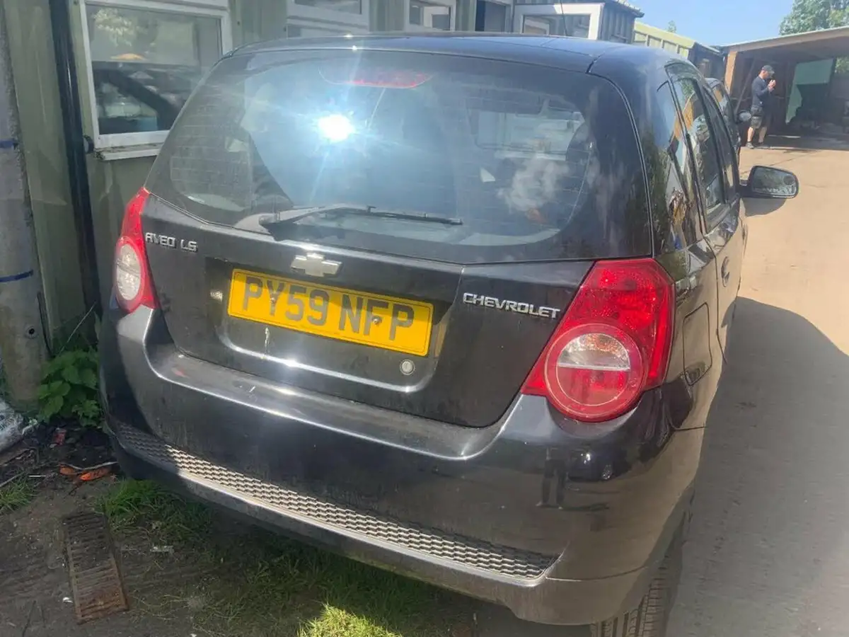 2010-chevrolet-aveo-12-ls-big-3