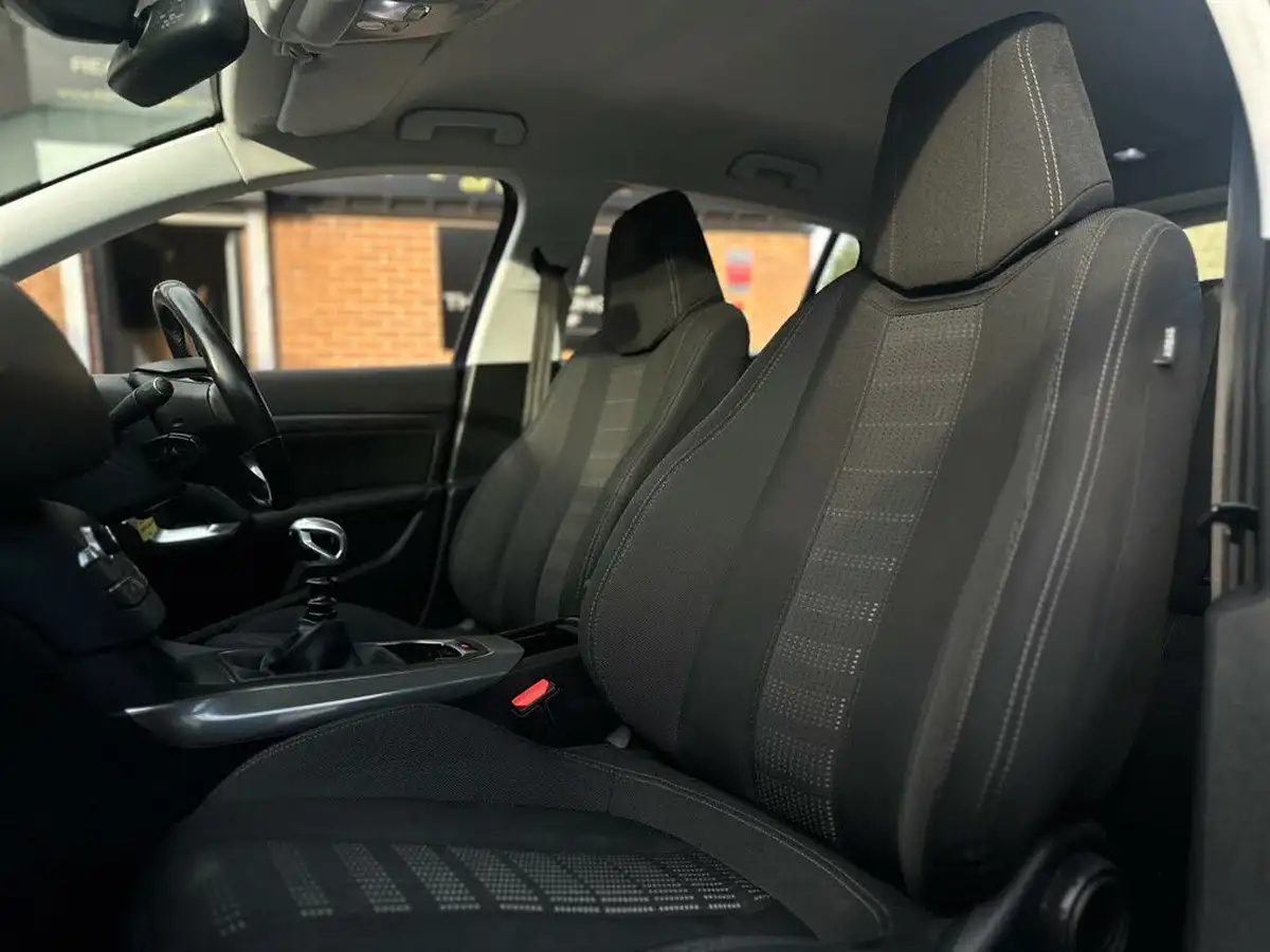 2017-peugeot-308-12-puretech-allure-130bhp-big-25
