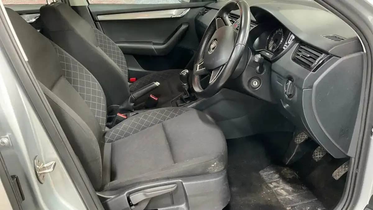 2018-skoda-octavia-10-tsi-s-estate-big-14