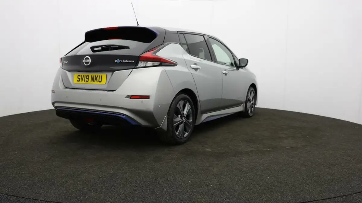 2019-nissan-leaf-e-tekna-big-76