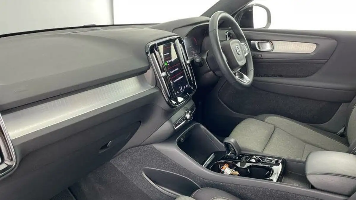 2022-volvo-xc40-15-t4-plus-big-1