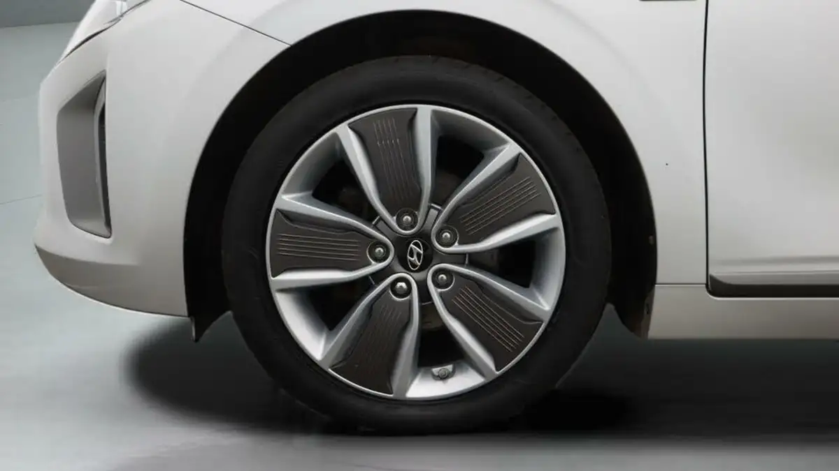 2018-hyundai-ioniq-16-gdi-premium-se-hybrid-big-18