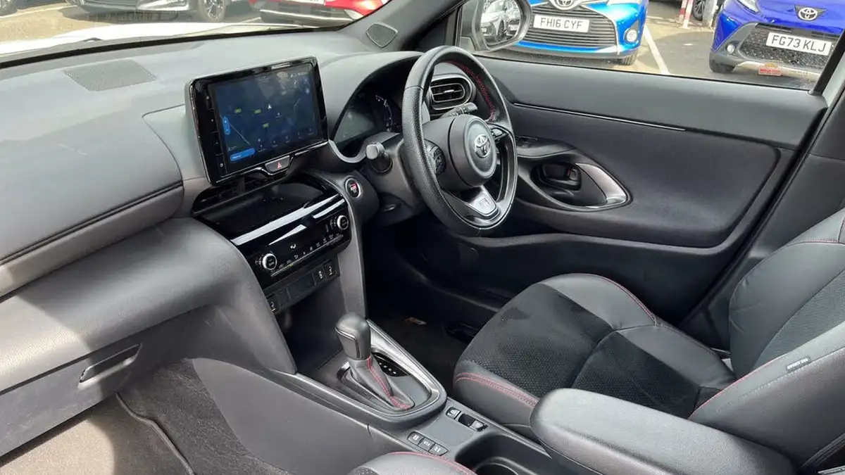 2022-toyota-yaris-cross-15-vvt-i-gr-sport-big-32