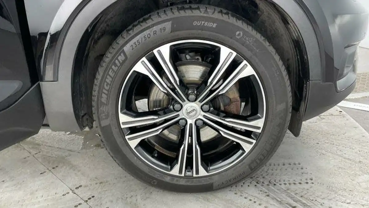 2020-volvo-xc40-20-b4-inscription-pro-big-4