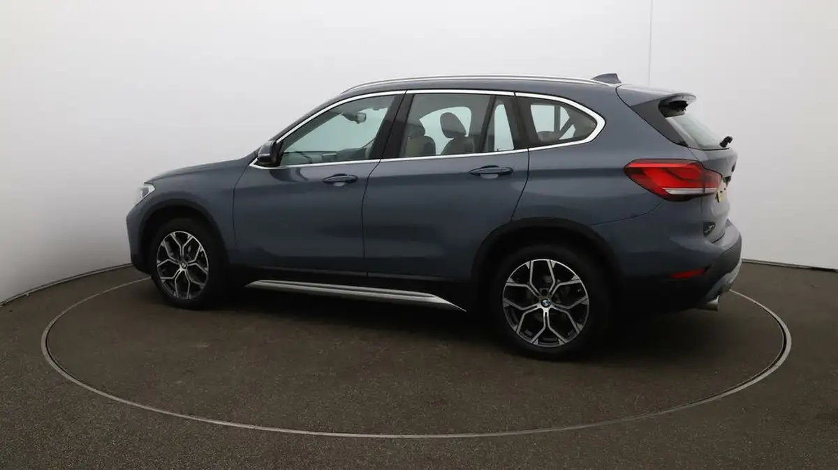 2021-bmw-x1-15-sdrive18i-xline-big-40