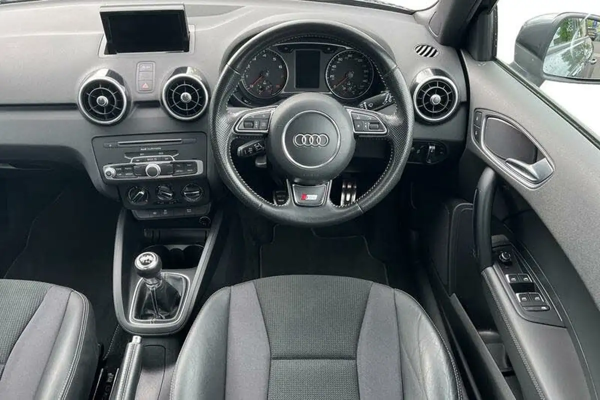 2015-audi-a1-14-s-line-125ps-ss-sportback-5d-1395cc-big-10