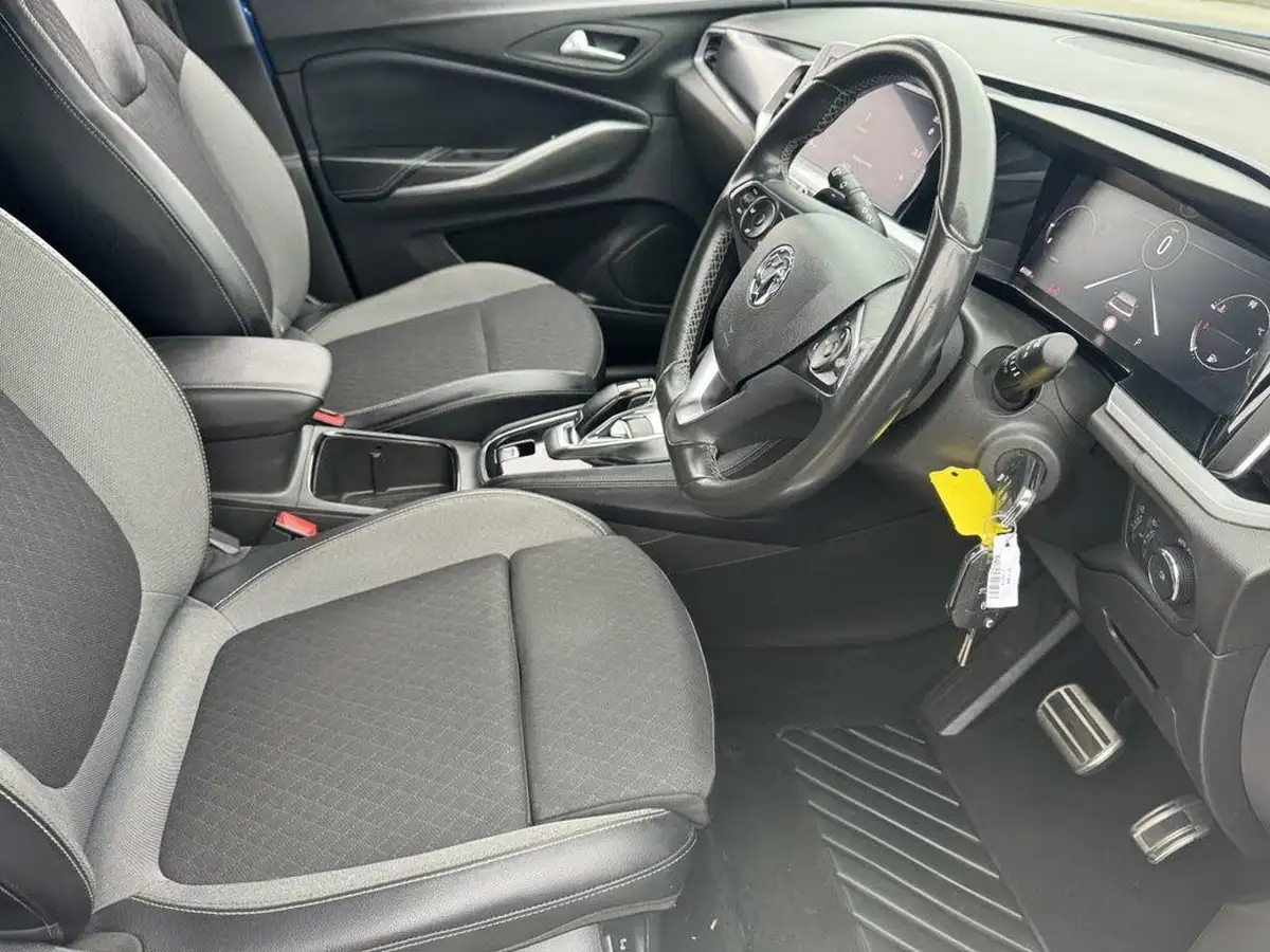 2022-vauxhall-grandland-15td-sri-big-10