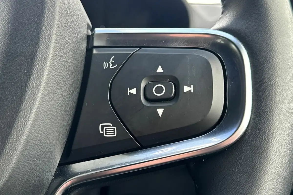 2022-volvo-xc40-e-recharge-plus-228bhp-big-11