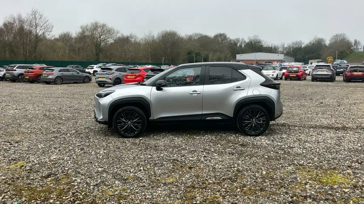 2022-toyota-yaris-cross-15-vvt-i-dynamic-big-16