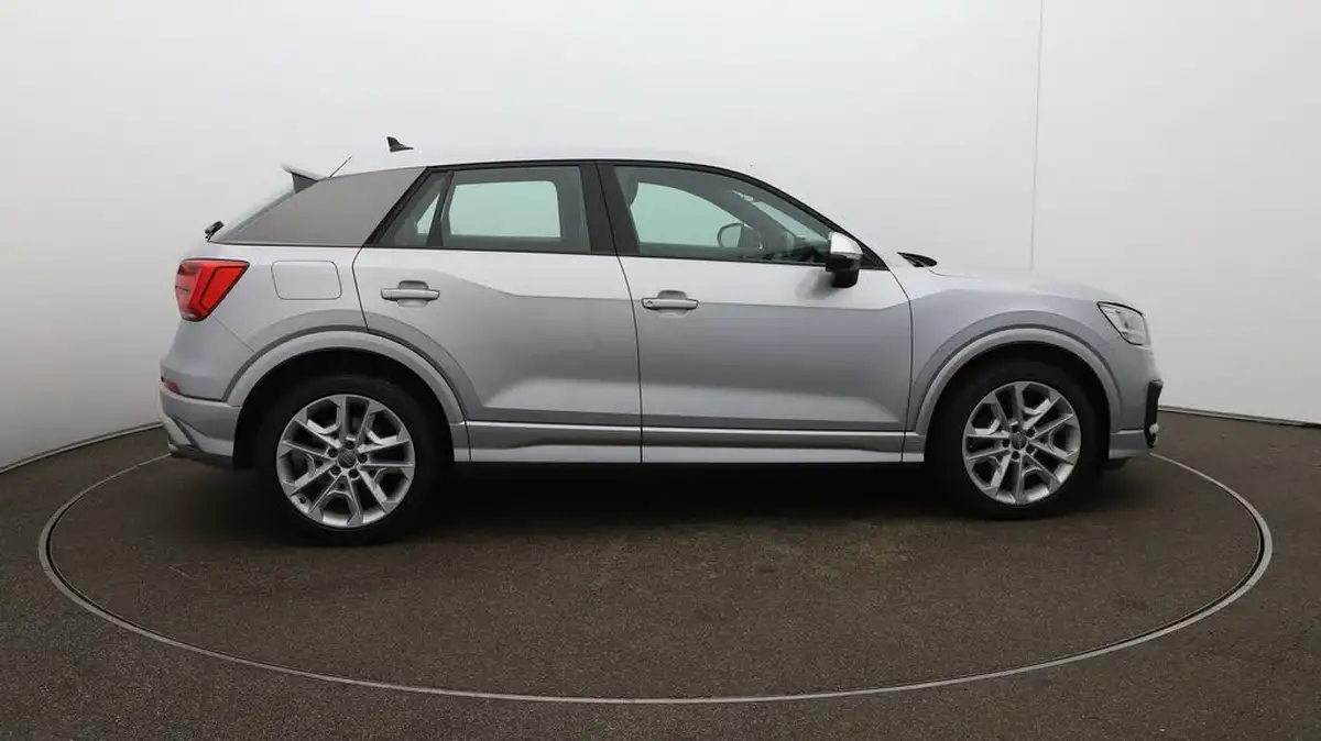 2019-audi-sq2-20-tfsi-big-39