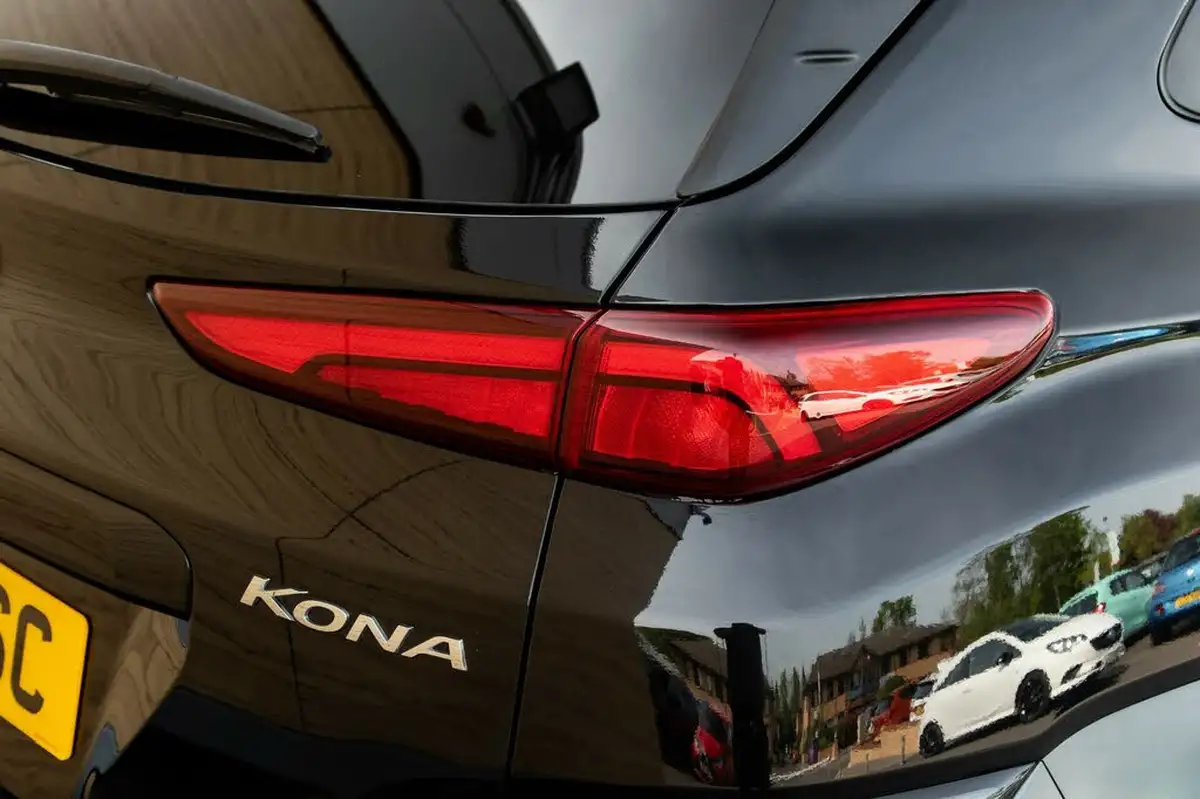 2022-hyundai-kona-16-gdi-premium-big-9