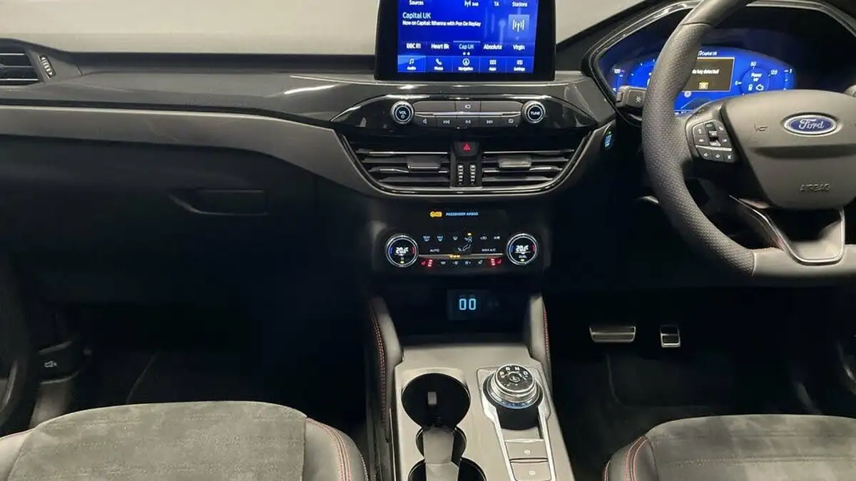 2022-ford-kuga-big-15