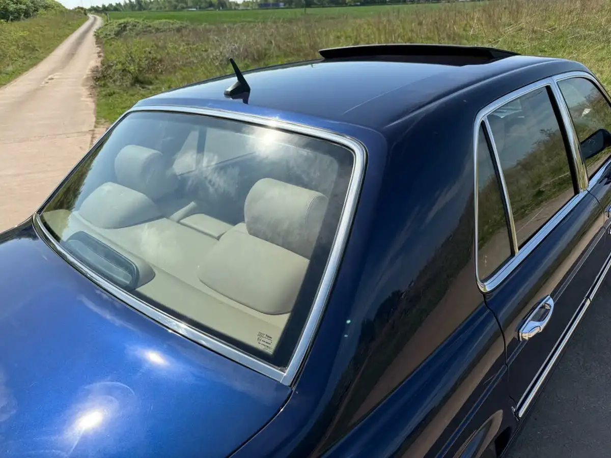 2002-bentley-arnage-68-r-big-41