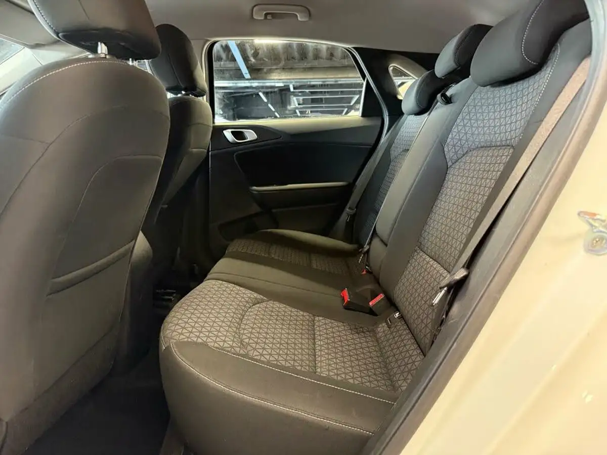 2019-kia-ceed-16crdi-2-eco-hatchback-big-23