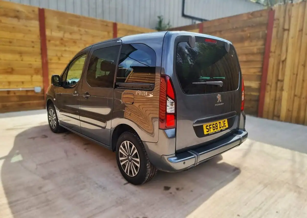 2018-peugeot-partner-big-11