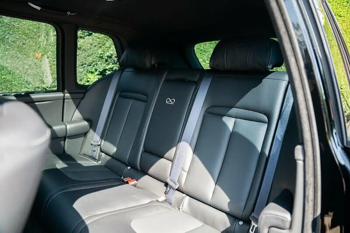 2023-rolls-royce-cullinan-675-black-badge-big-21