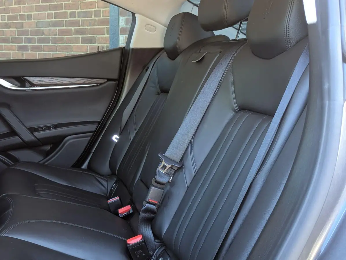 2015-maserati-ghibli-30td-big-4