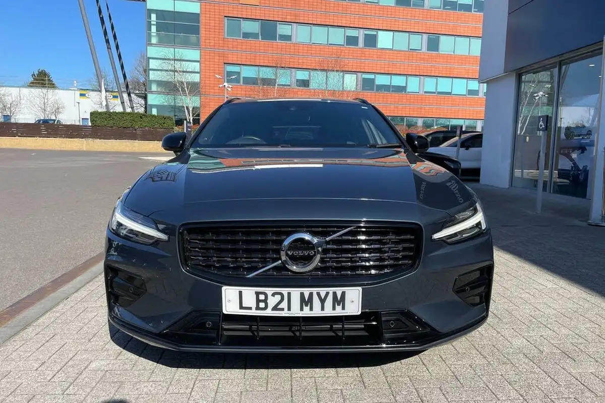 2021-volvo-v60-20-b4-r-design-big-11