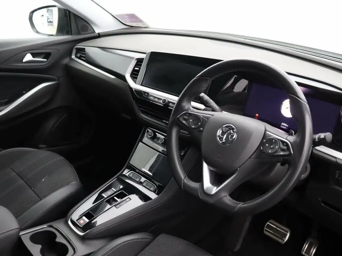 2023-vauxhall-grandland-12-gs-130ps-auto-big-10